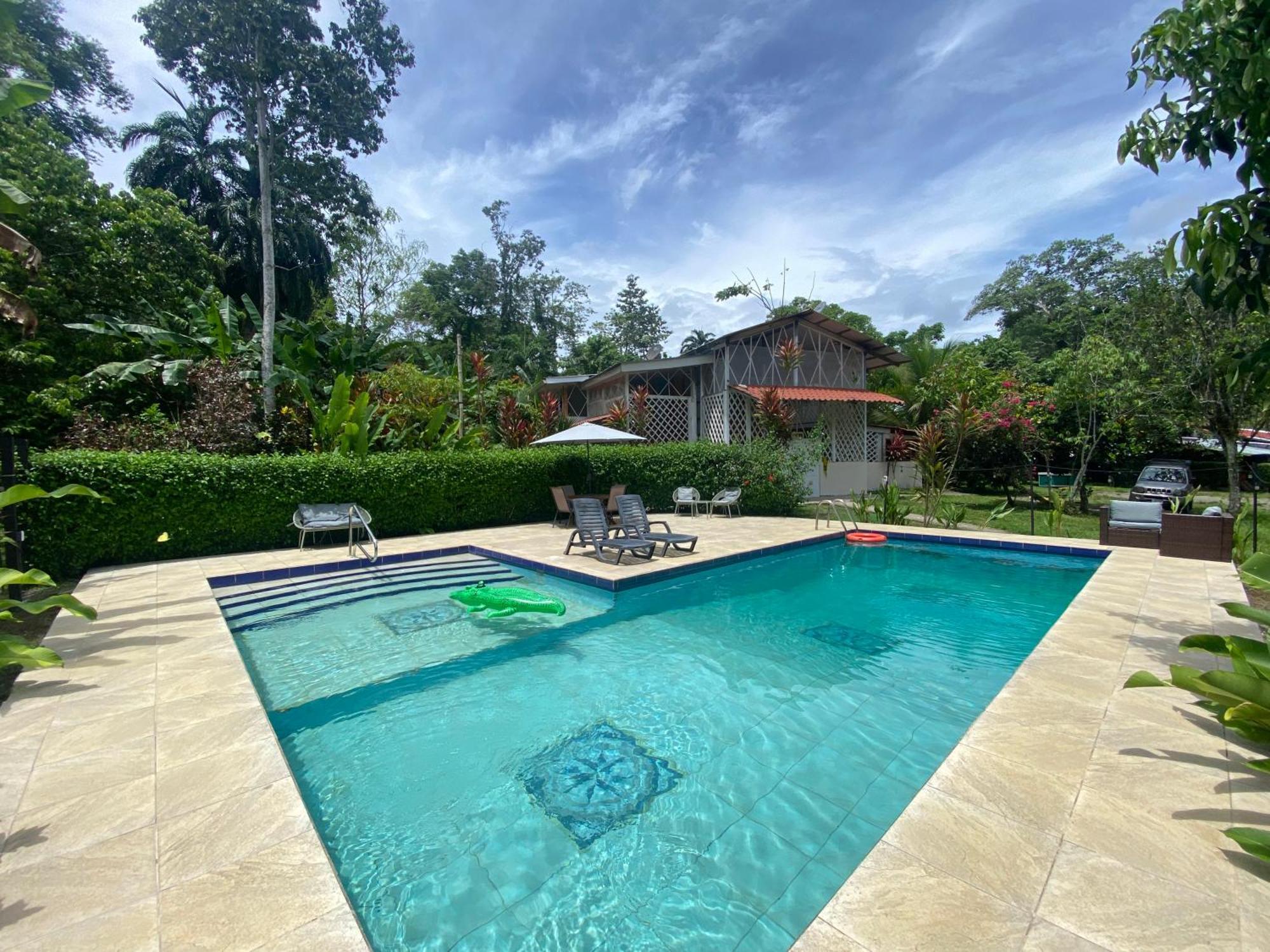 Сasa de vacaciones Cristal Con Piscina Blue